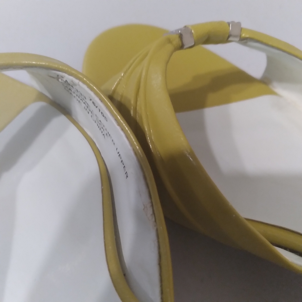 Etienne Aigner Classic Slip-on Preppy Peep-toe Spring Kitten Heels *Flawed* - Picture 9 of 15